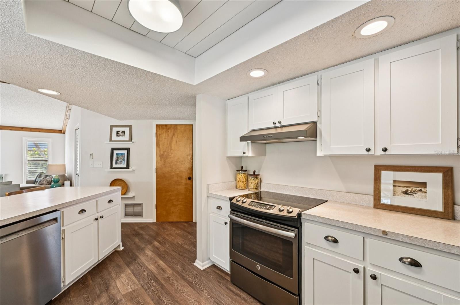 Image 15 of 60 For 560 Sandlor Drive