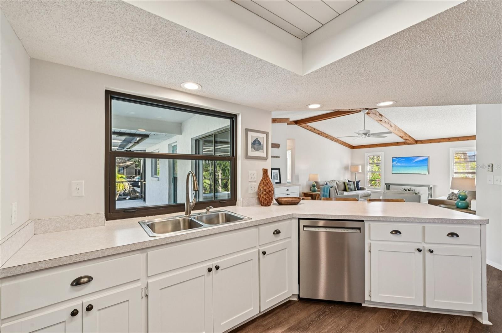 Image 16 of 60 For 560 Sandlor Drive