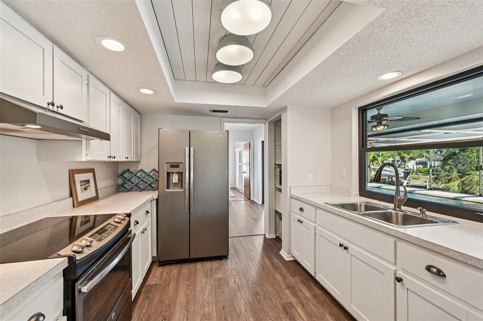 Image 5 of 60 For 560 Sandlor Drive