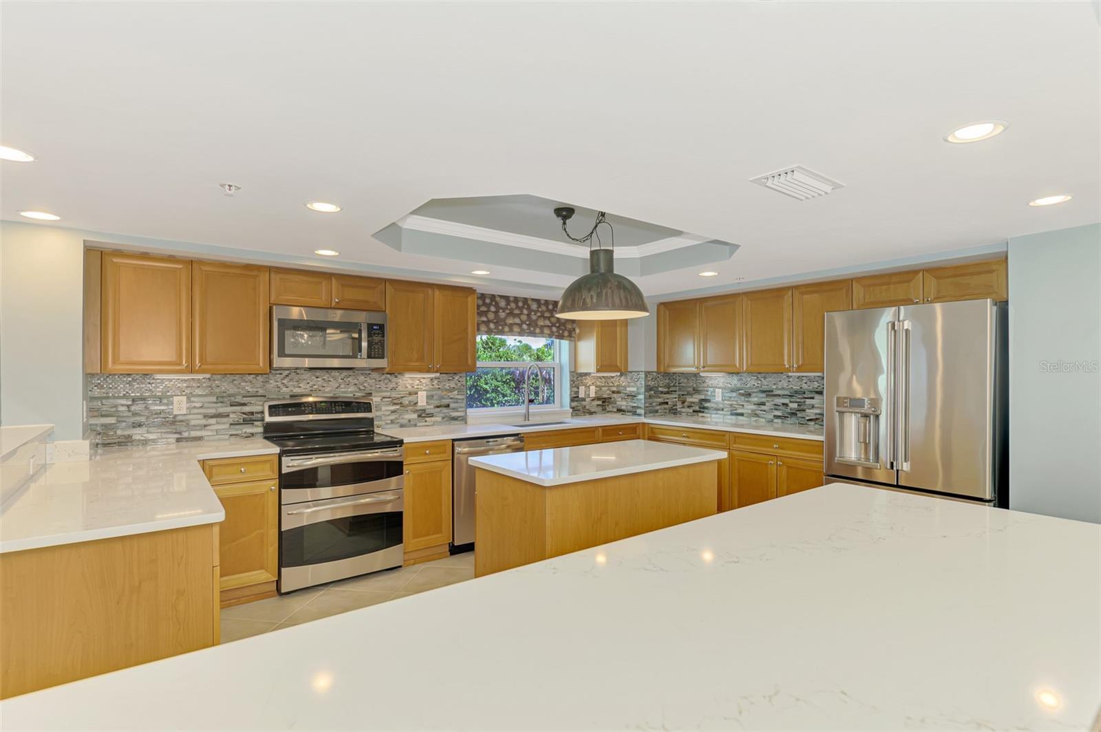 Image 17 of 38 For 5056 Beach Road 102