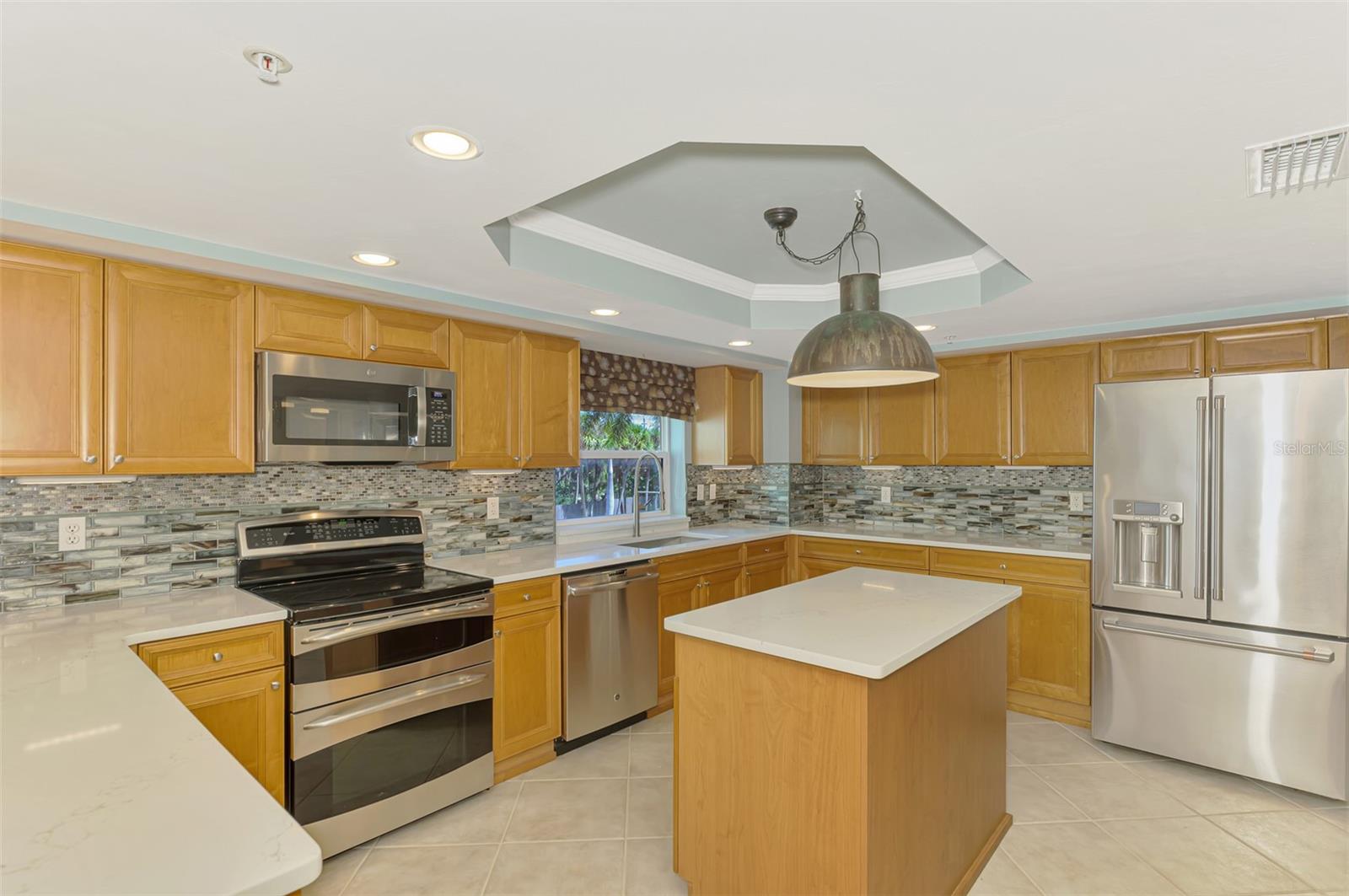 Image 21 of 38 For 5056 Beach Road 102