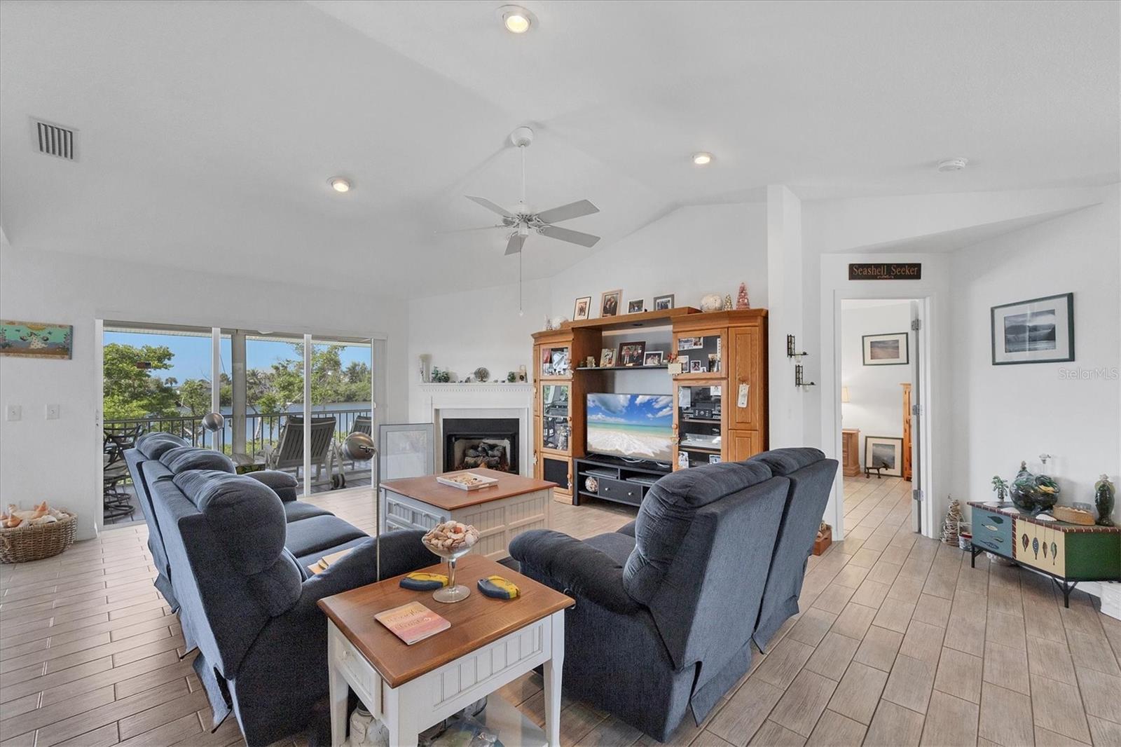 Image 9 of 38 For 271 Bocilla Drive