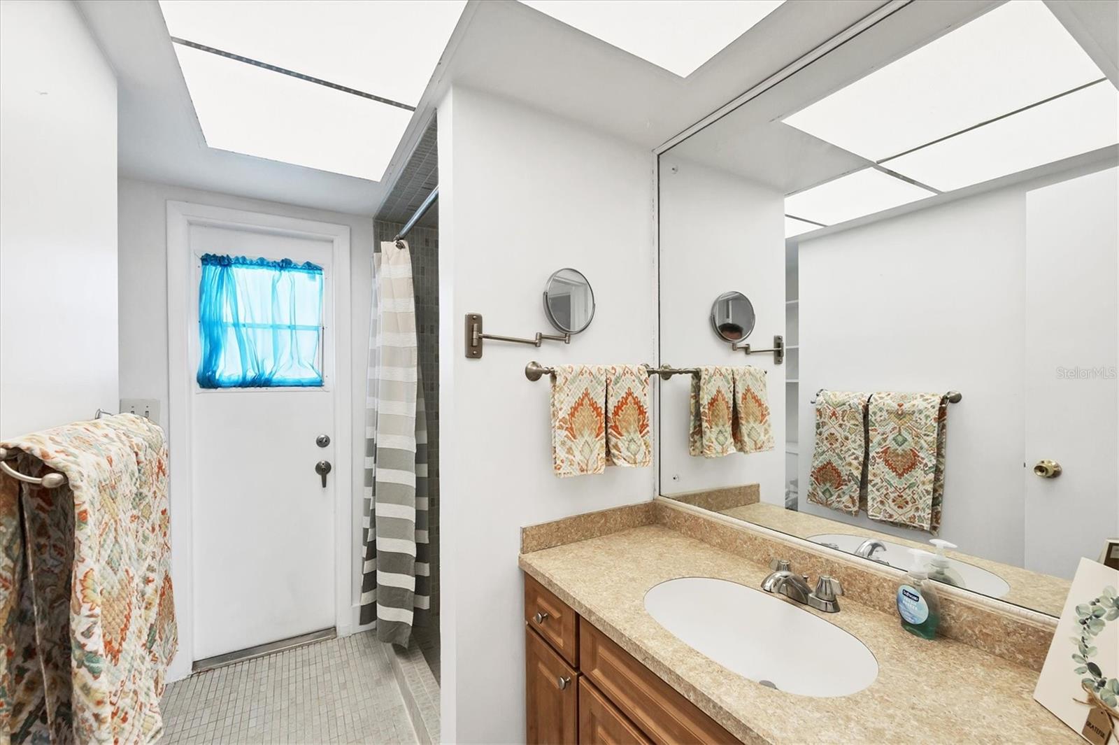 Image 11 of 54 For 76 Rotonda Circle