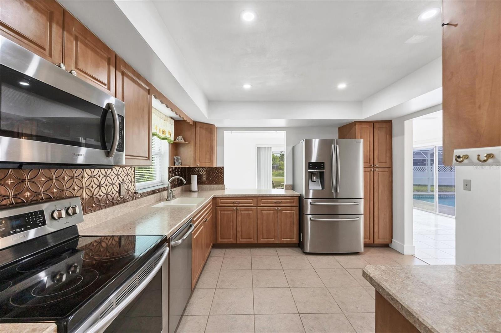 Image 20 of 54 For 76 Rotonda Circle