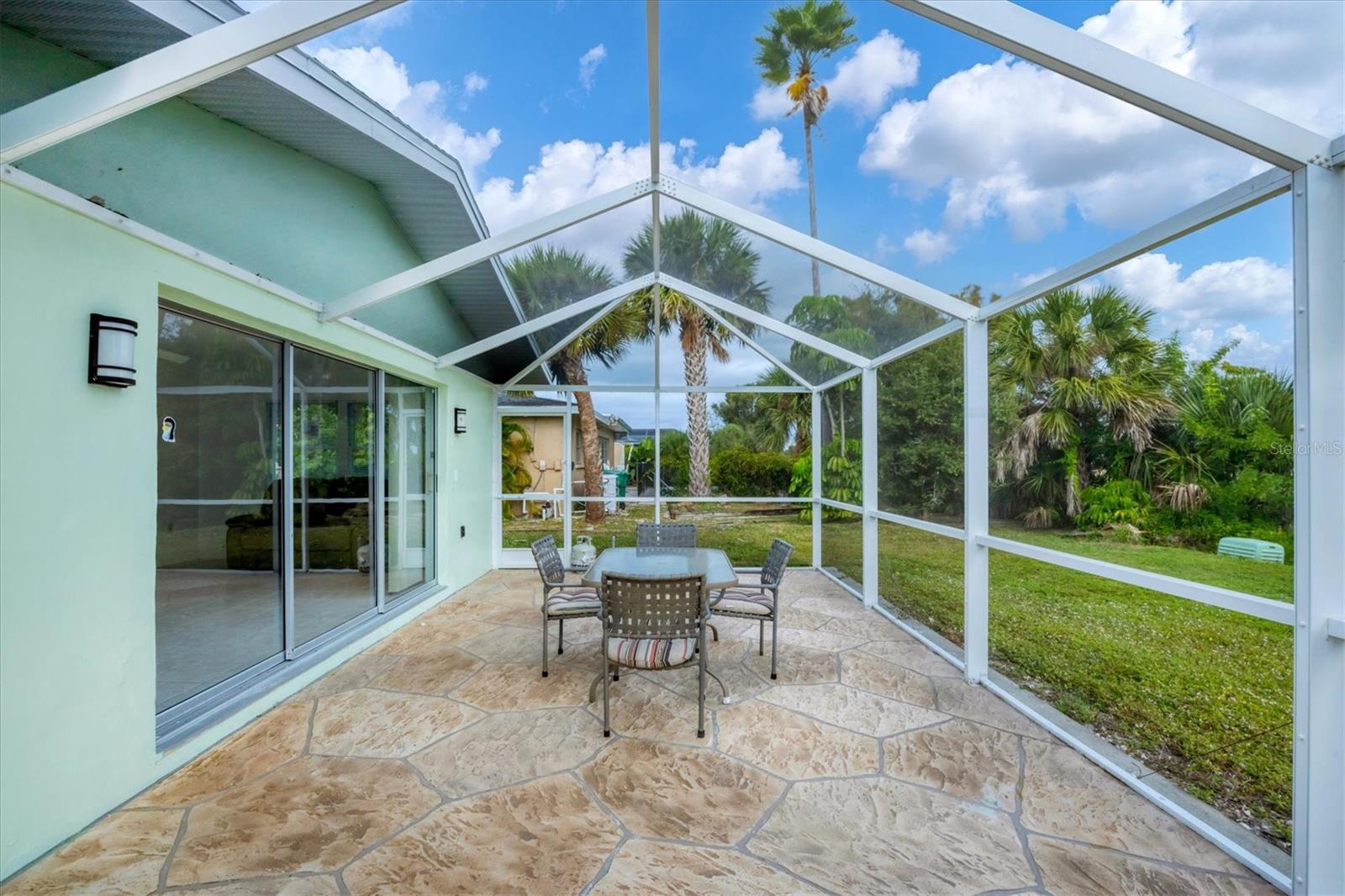 Image 31 of 54 For 76 Rotonda Circle