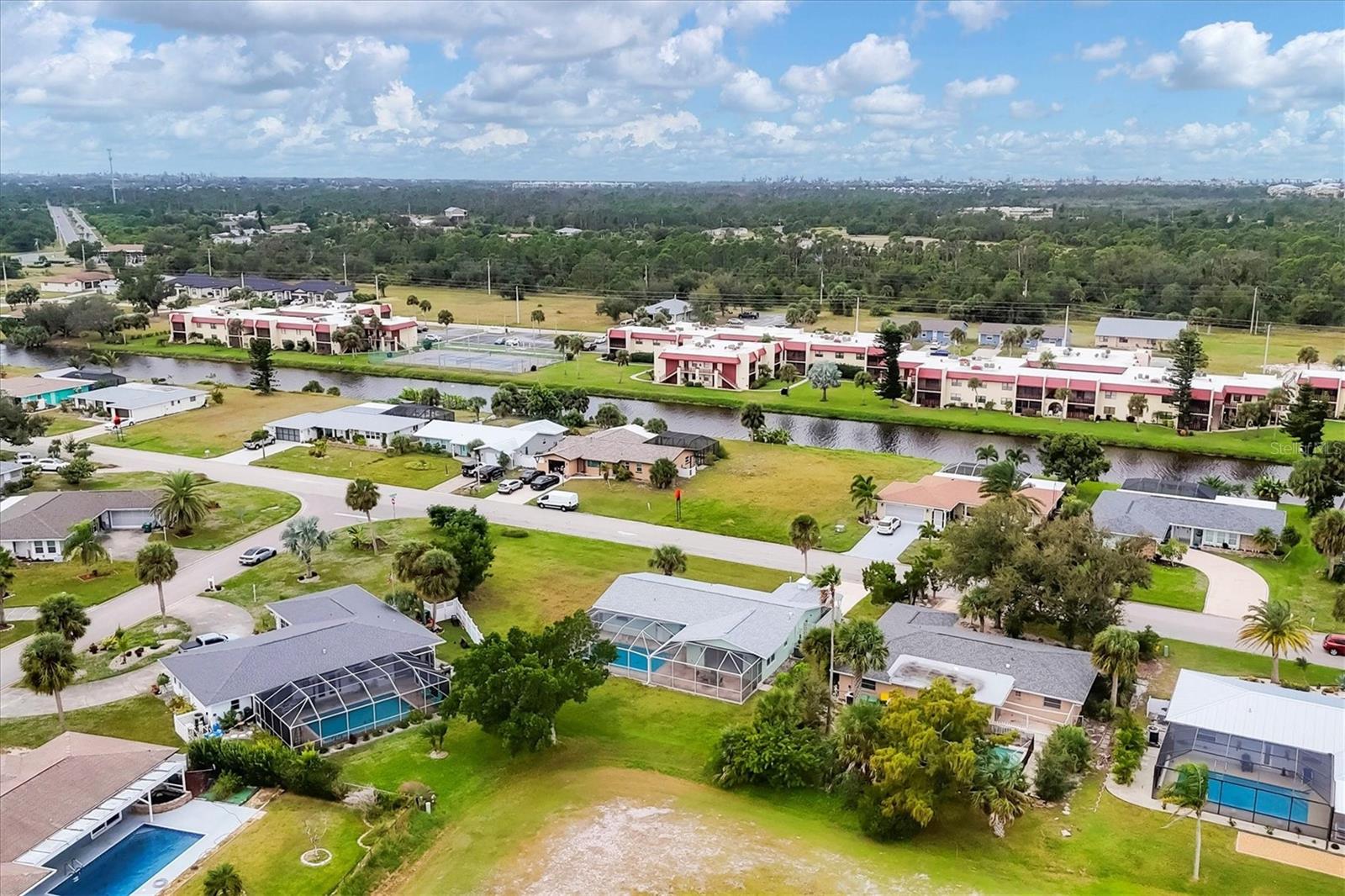 Image 36 of 54 For 76 Rotonda Circle