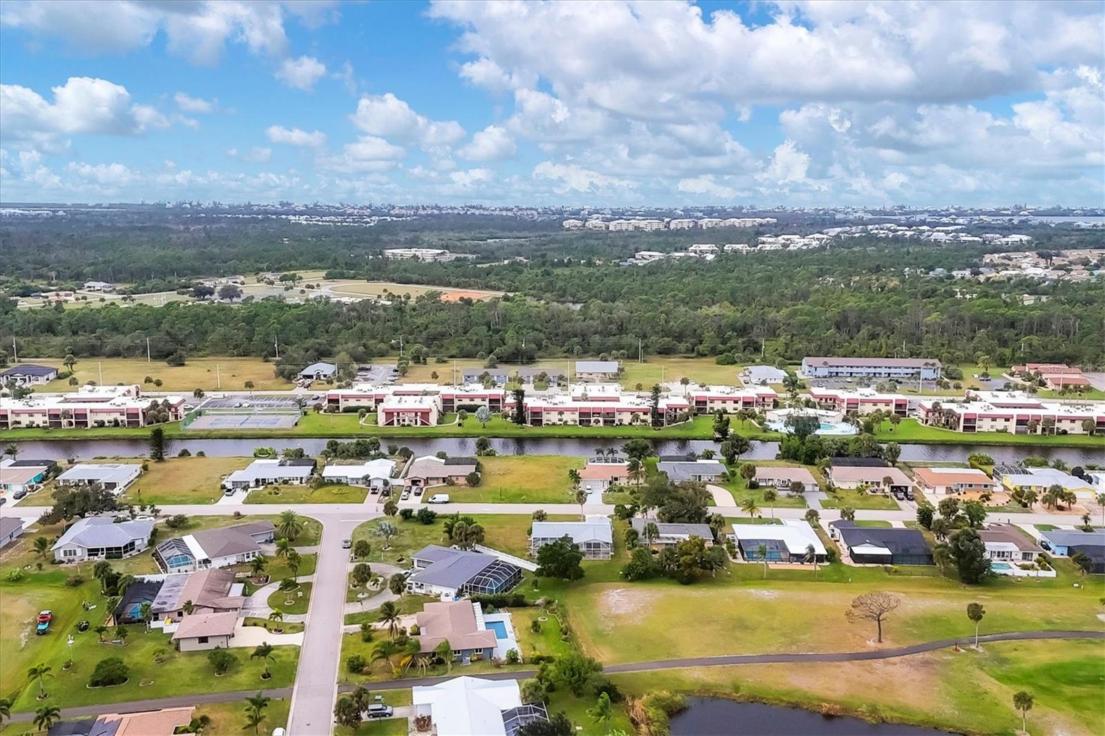 Image 37 of 54 For 76 Rotonda Circle