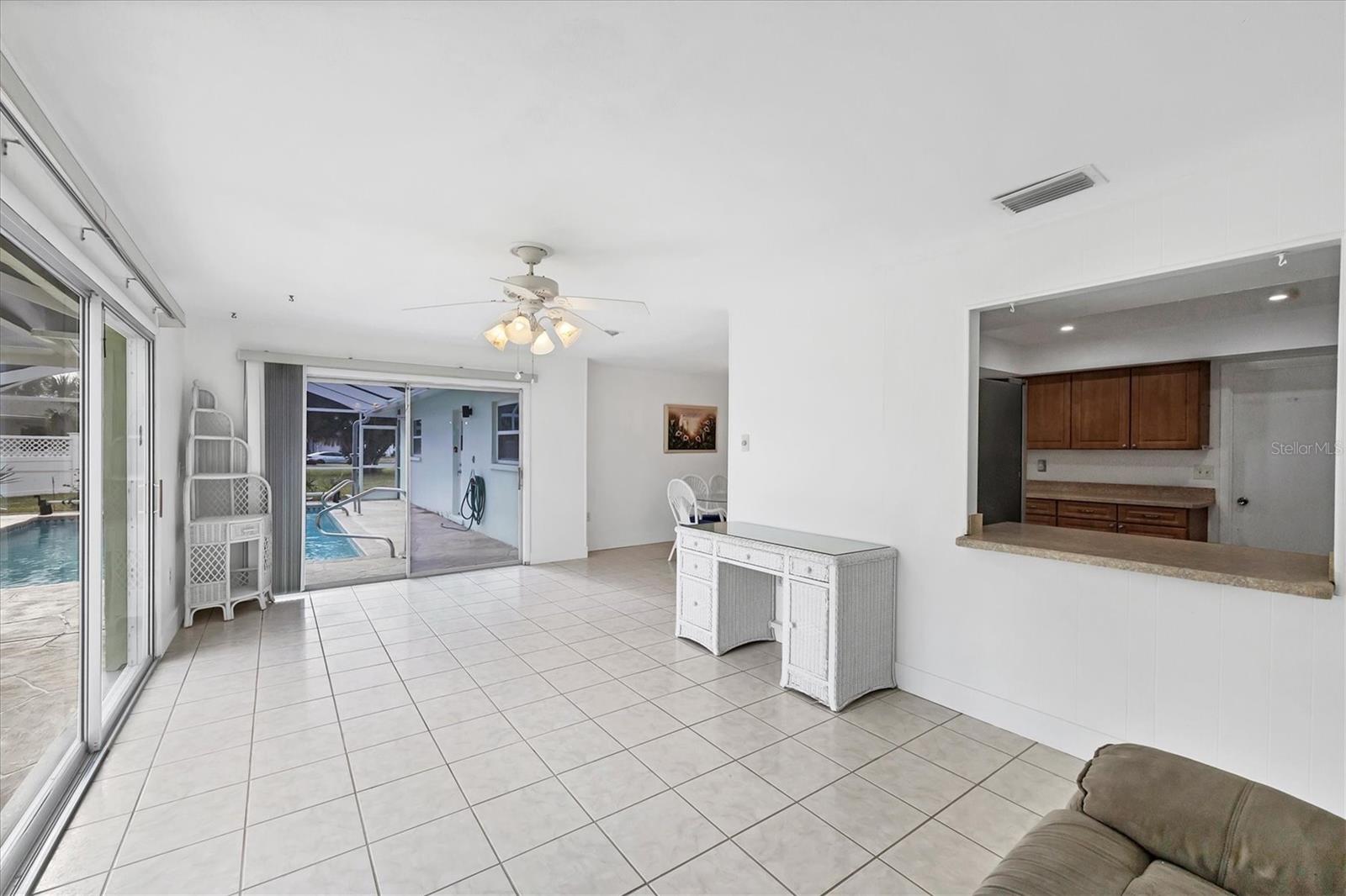 Image 7 of 54 For 76 Rotonda Circle