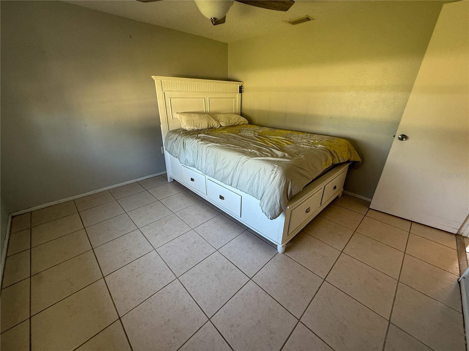 Image 11 of 23 For 645 Lewis Street