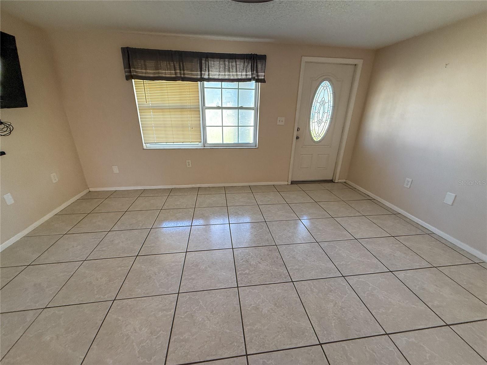 Image 5 of 23 For 645 Lewis Street