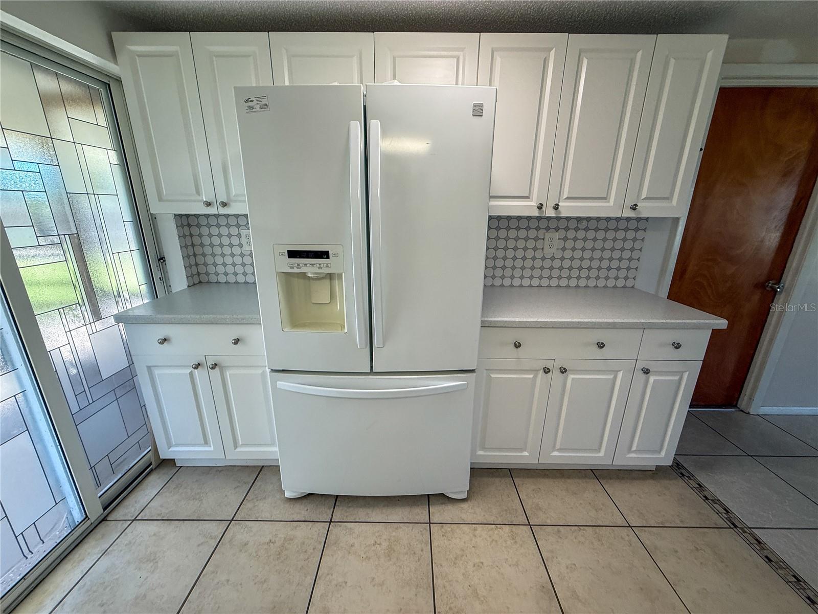 Image 6 of 23 For 645 Lewis Street