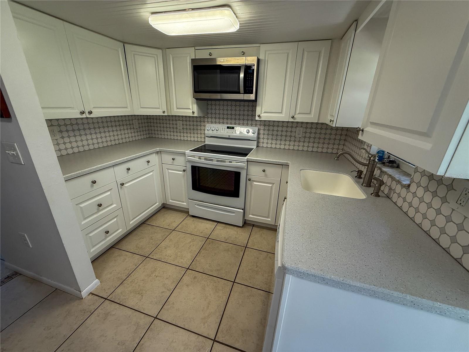 Image 7 of 23 For 645 Lewis Street