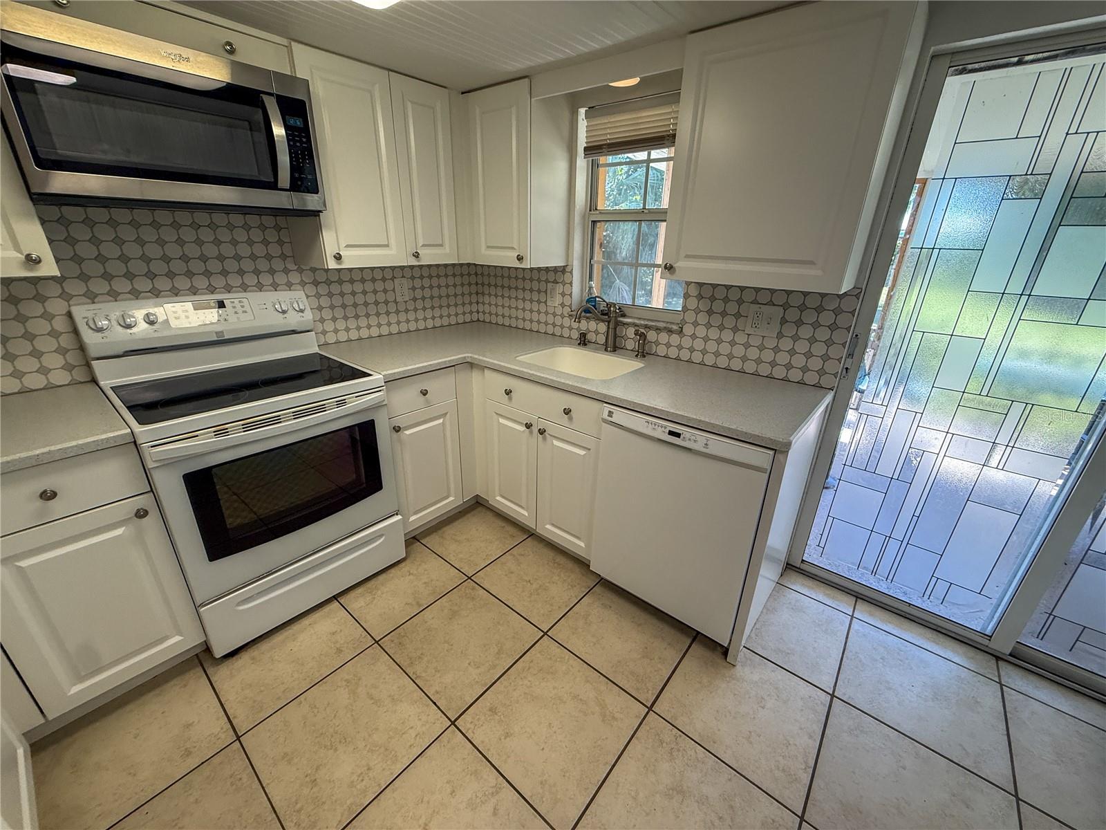 Image 8 of 23 For 645 Lewis Street