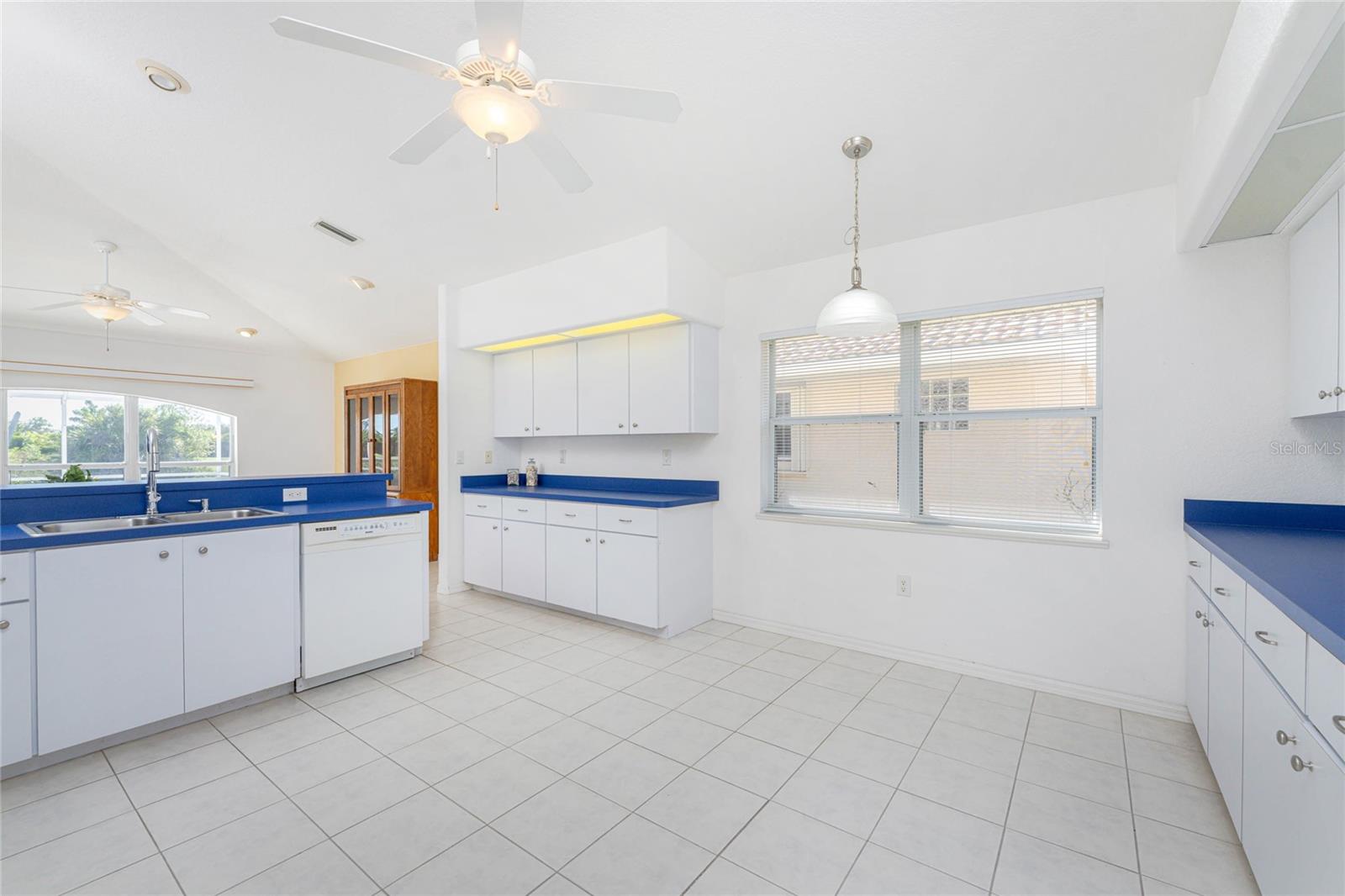 Image 17 of 74 For 7078 Lake Drive