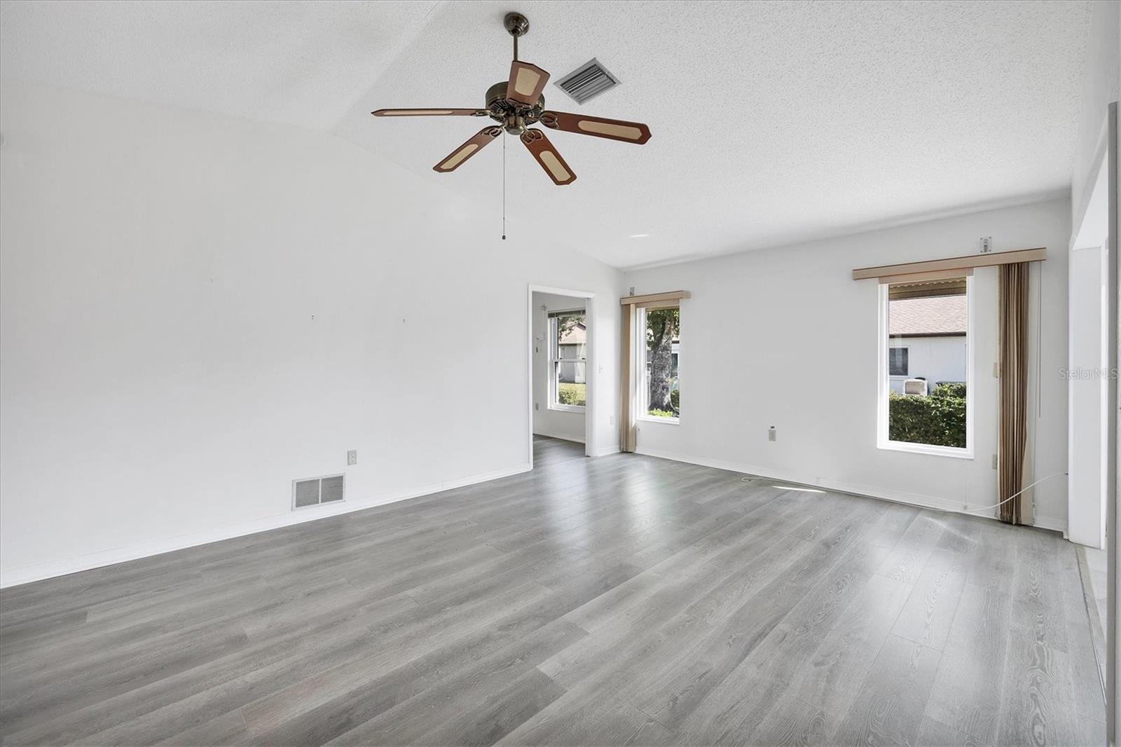 Image 5 of 55 For 606 Chestnut Lane