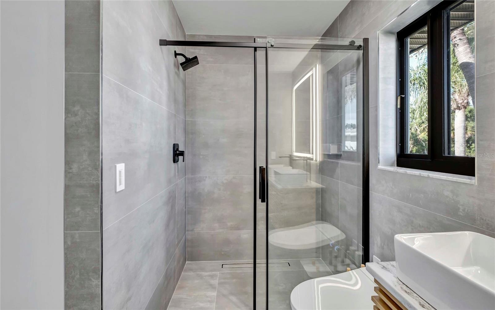 Image 14 of 47 For 15180 Lyneburg Avenue