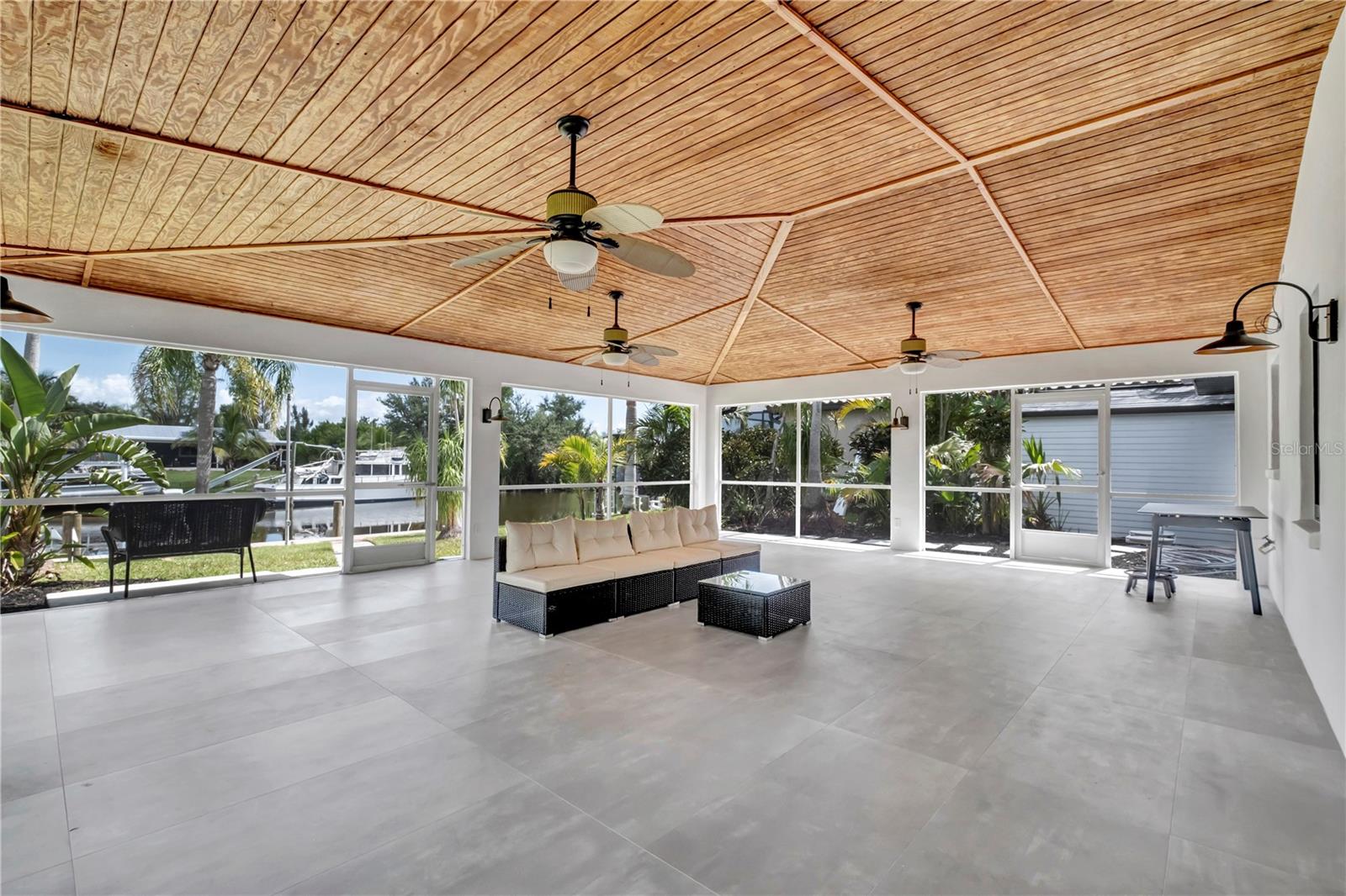 Image 20 of 47 For 15180 Lyneburg Avenue