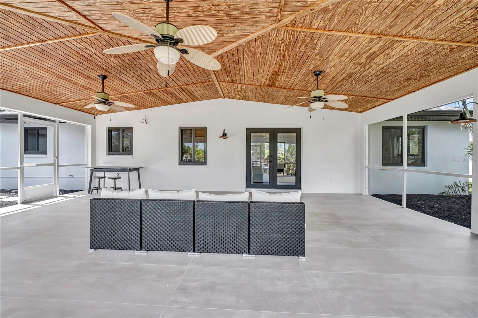 Image 24 of 47 For 15180 Lyneburg Avenue