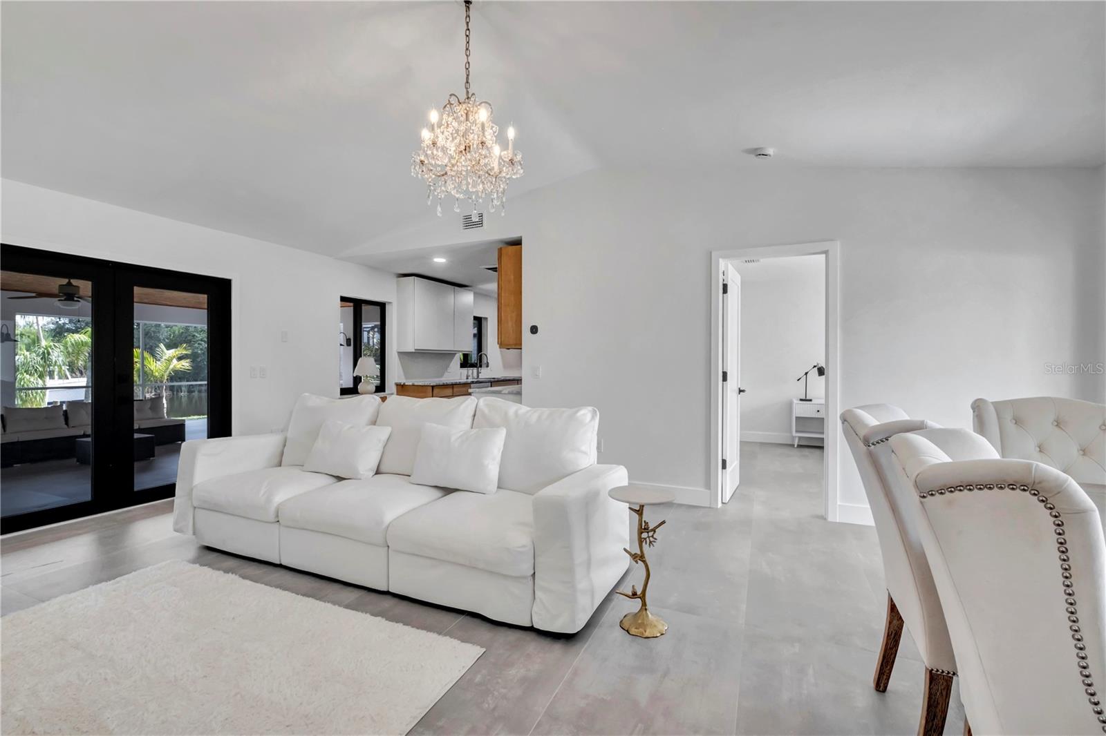 Image 3 of 47 For 15180 Lyneburg Avenue