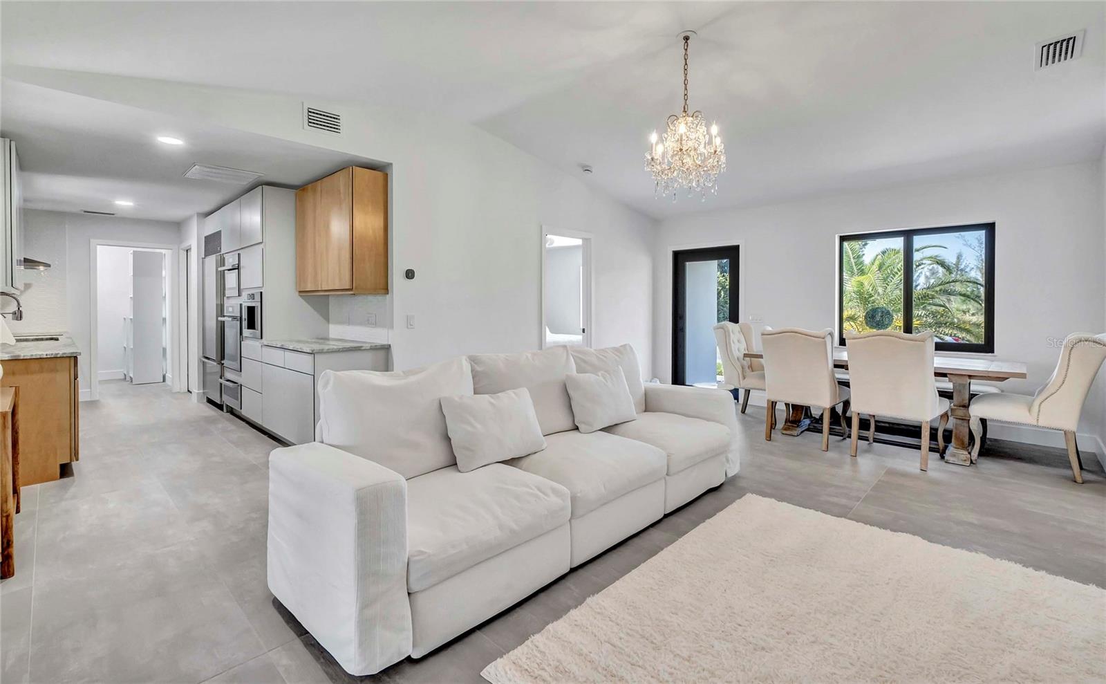 Image 4 of 47 For 15180 Lyneburg Avenue