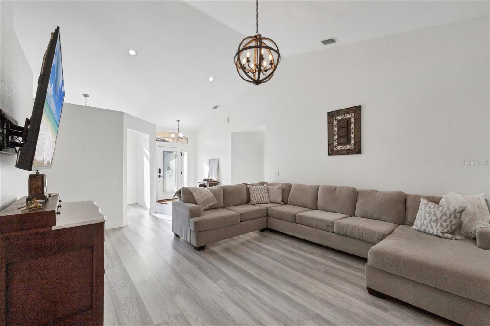 Image 23 of 48 For 4819 Ariton Road