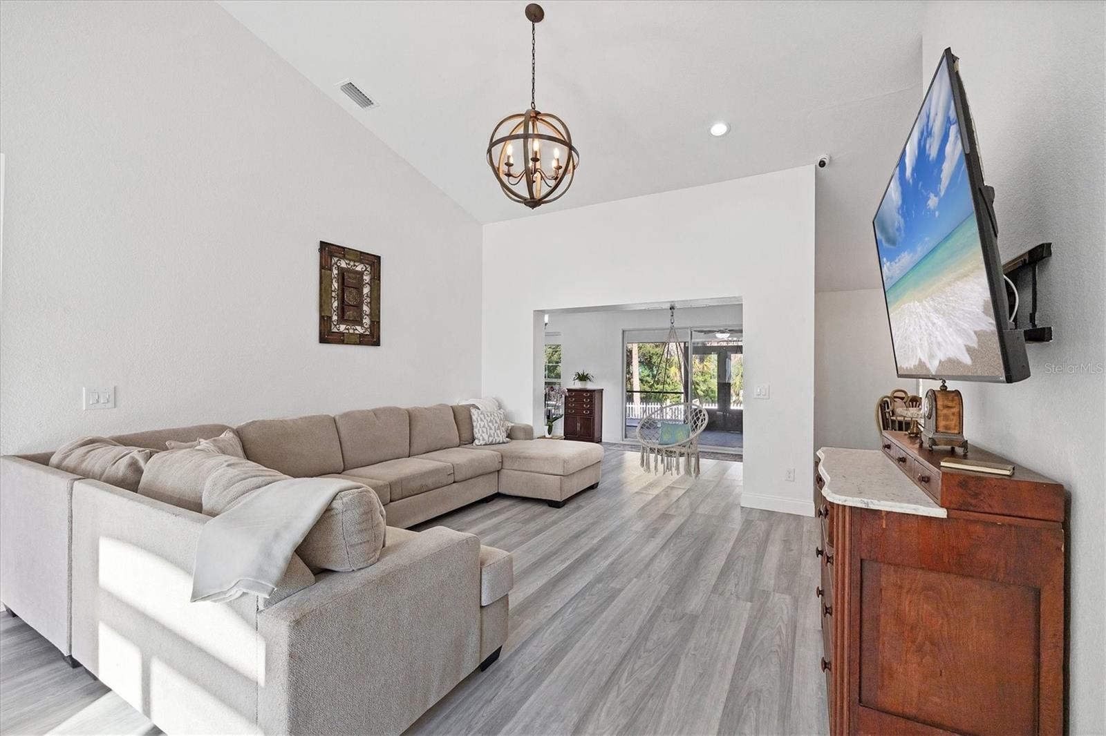 Image 4 of 48 For 4819 Ariton Road