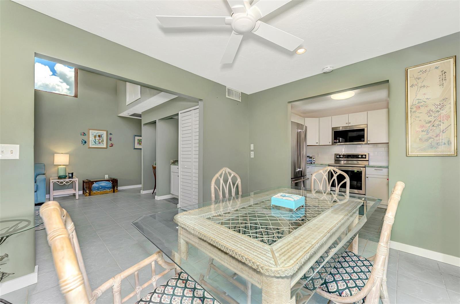 Image 19 of 67 For 2985 Beach Road C5-3