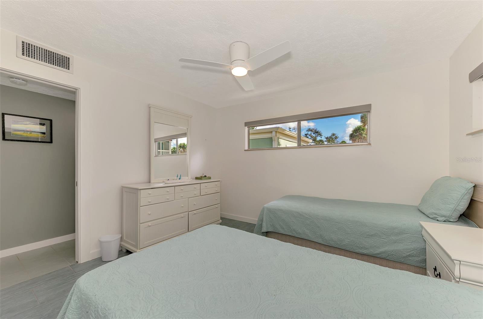 Image 33 of 67 For 2985 Beach Road C5-3