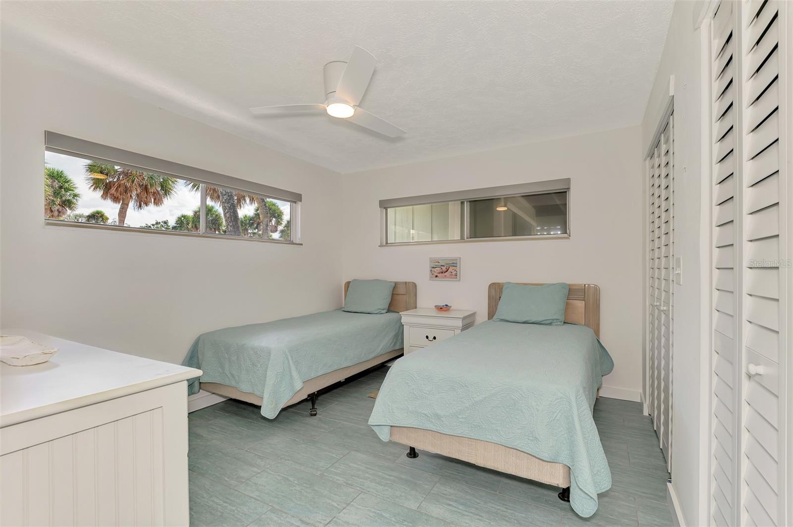 Image 34 of 67 For 2985 Beach Road C5-3