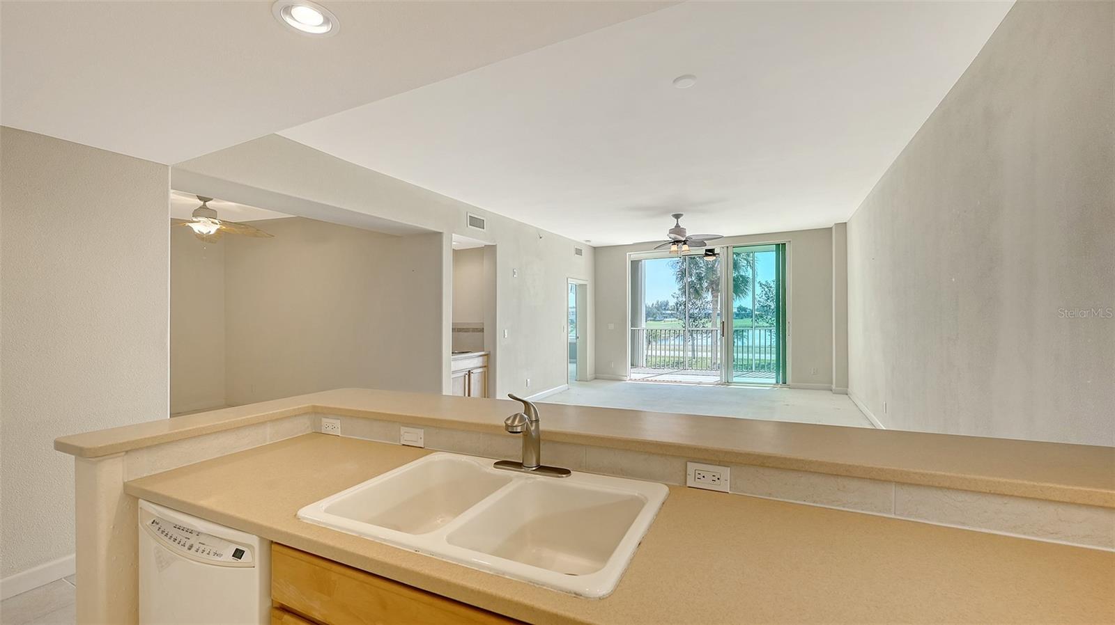 Image 22 of 65 For 10045 Links Lane 203