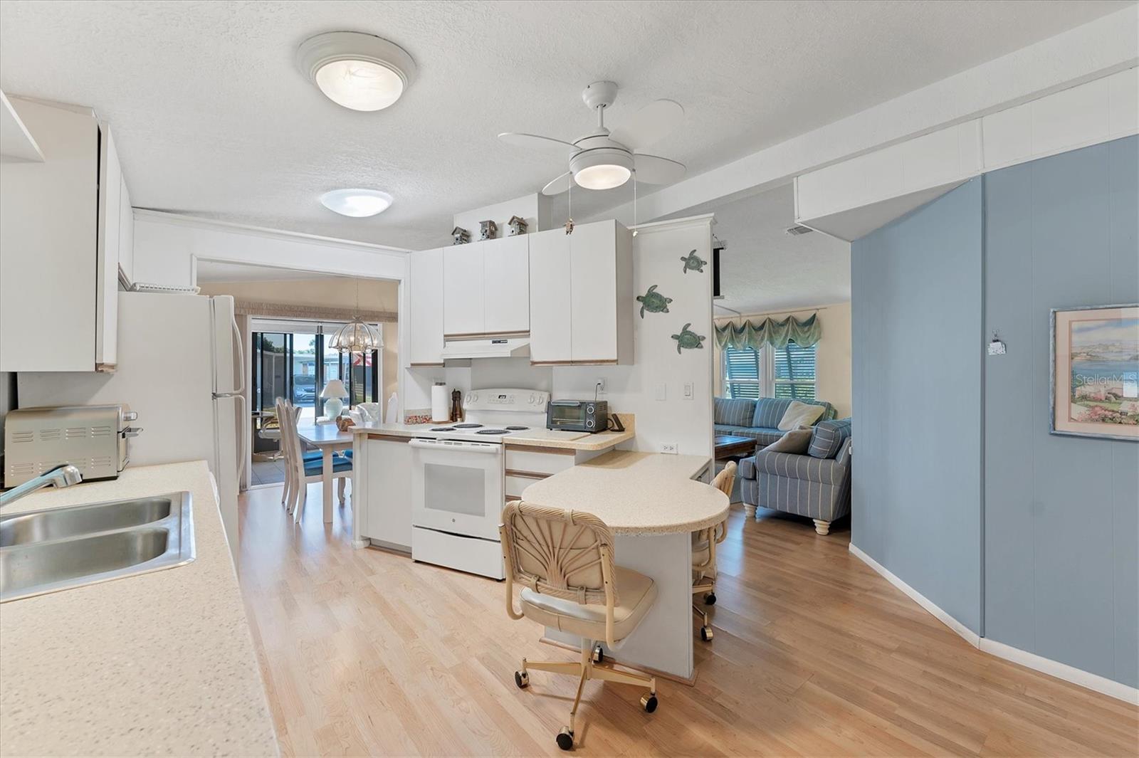 Image 12 of 50 For 735 Summersea Court