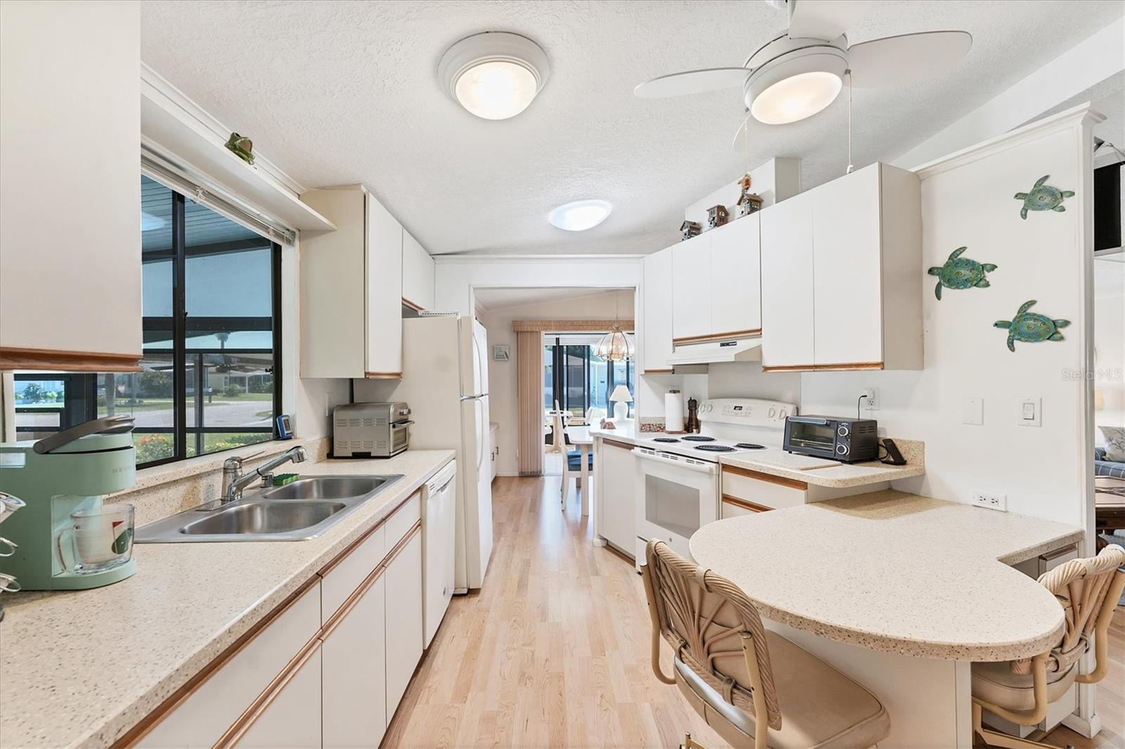 Image 13 of 50 For 735 Summersea Court