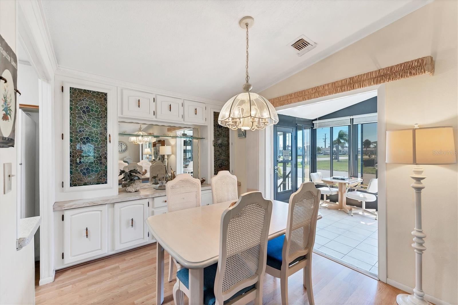 Image 16 of 50 For 735 Summersea Court