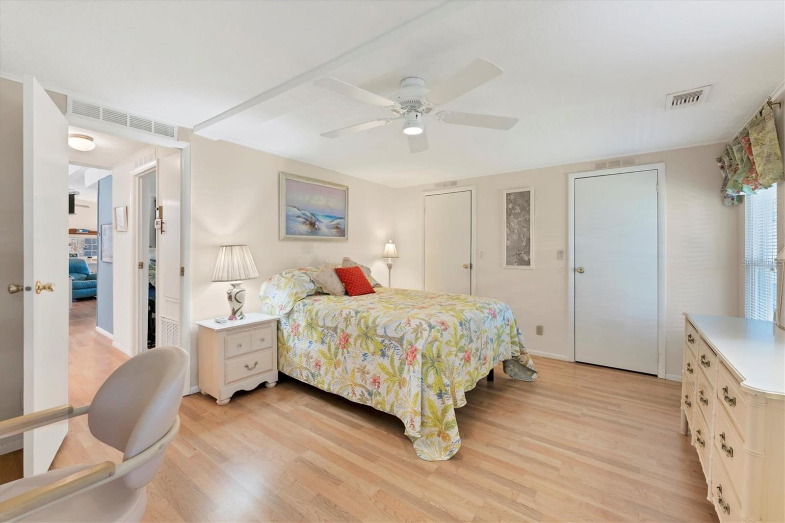 Image 18 of 50 For 735 Summersea Court