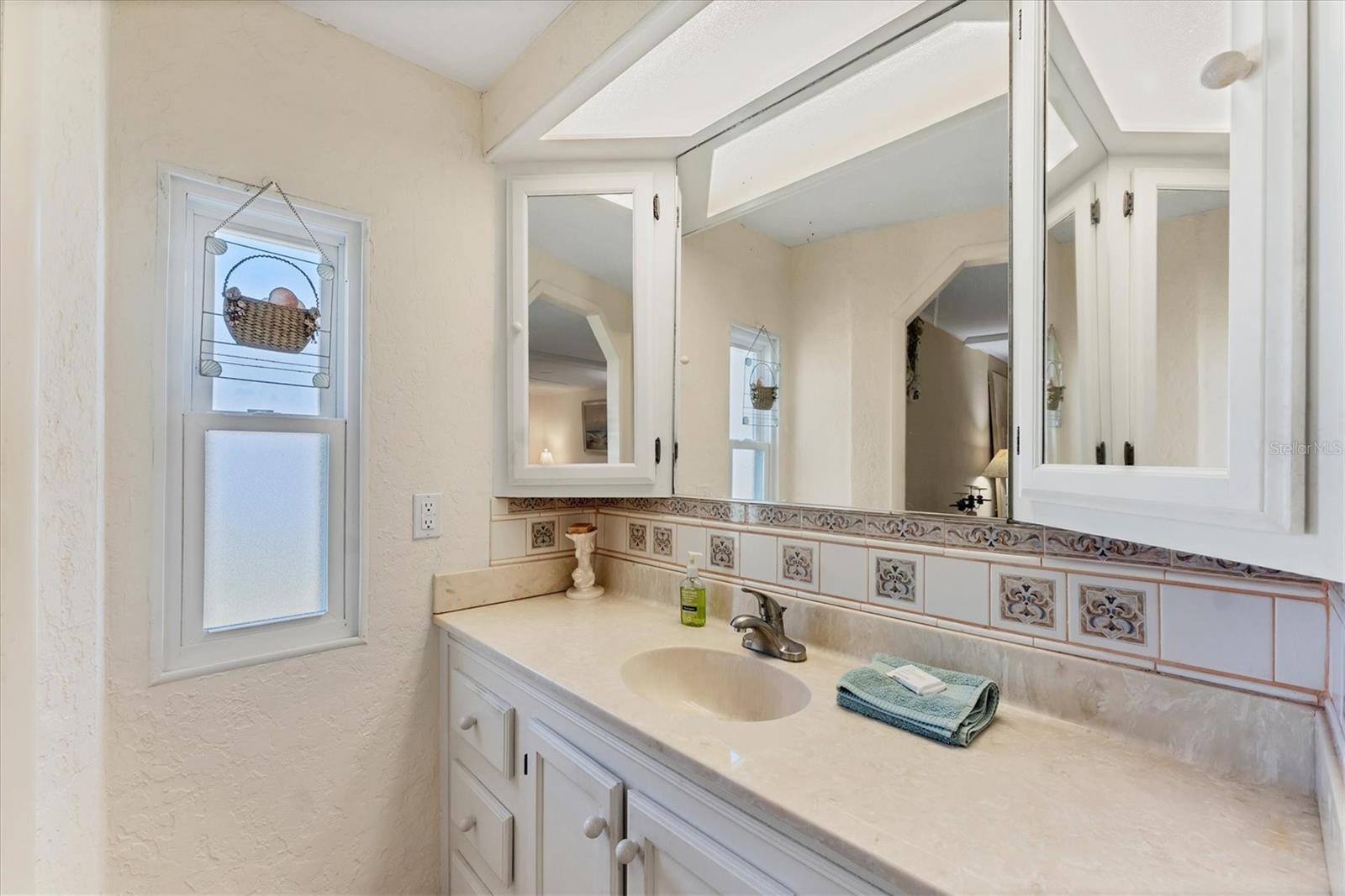 Image 22 of 50 For 735 Summersea Court