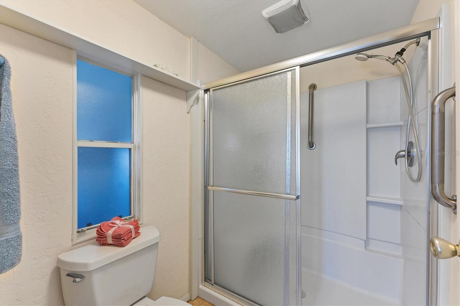 Image 23 of 50 For 735 Summersea Court