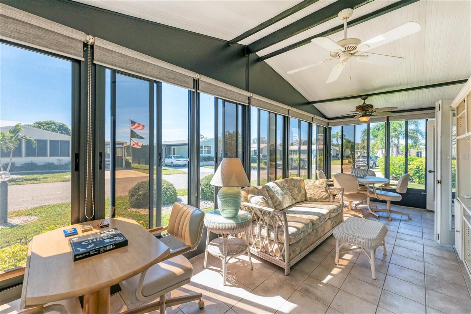 Image 27 of 50 For 735 Summersea Court