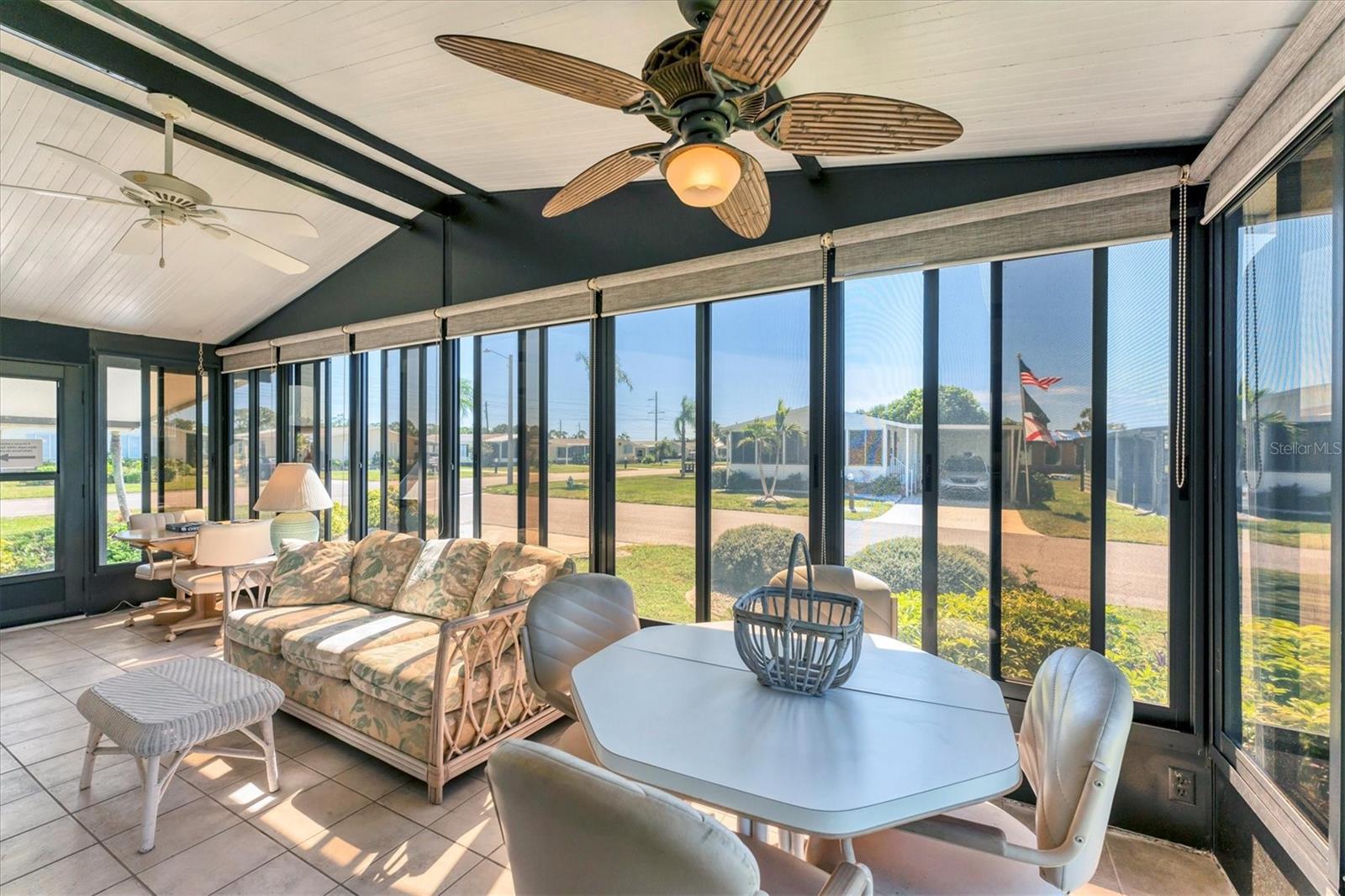 Image 29 of 50 For 735 Summersea Court