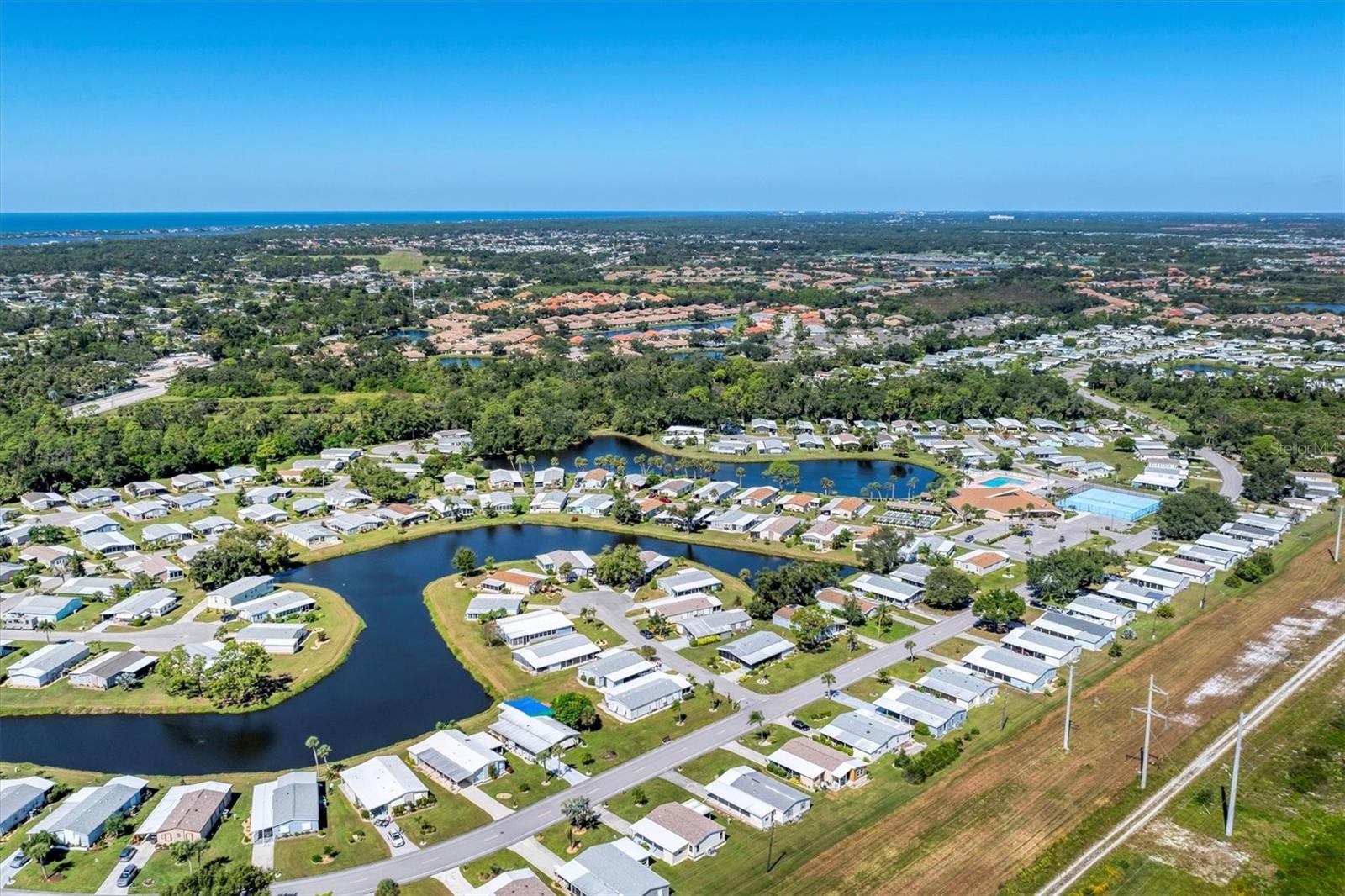 Image 3 of 50 For 735 Summersea Court