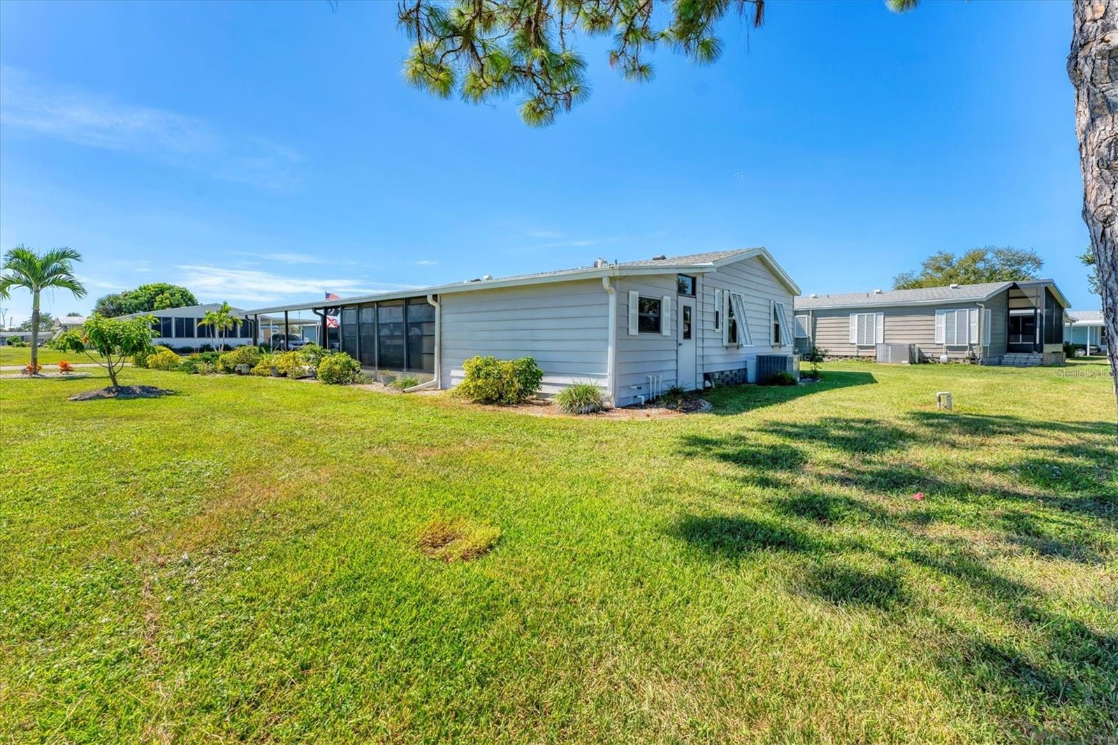 Image 34 of 50 For 735 Summersea Court