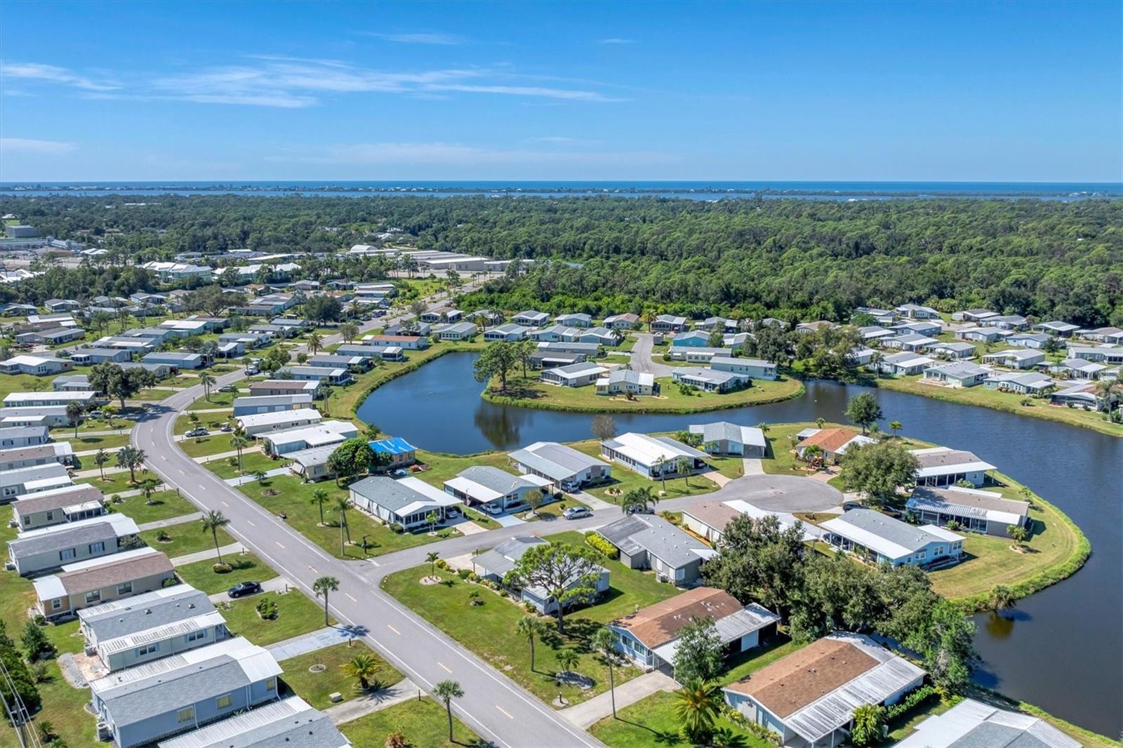 Image 37 of 50 For 735 Summersea Court