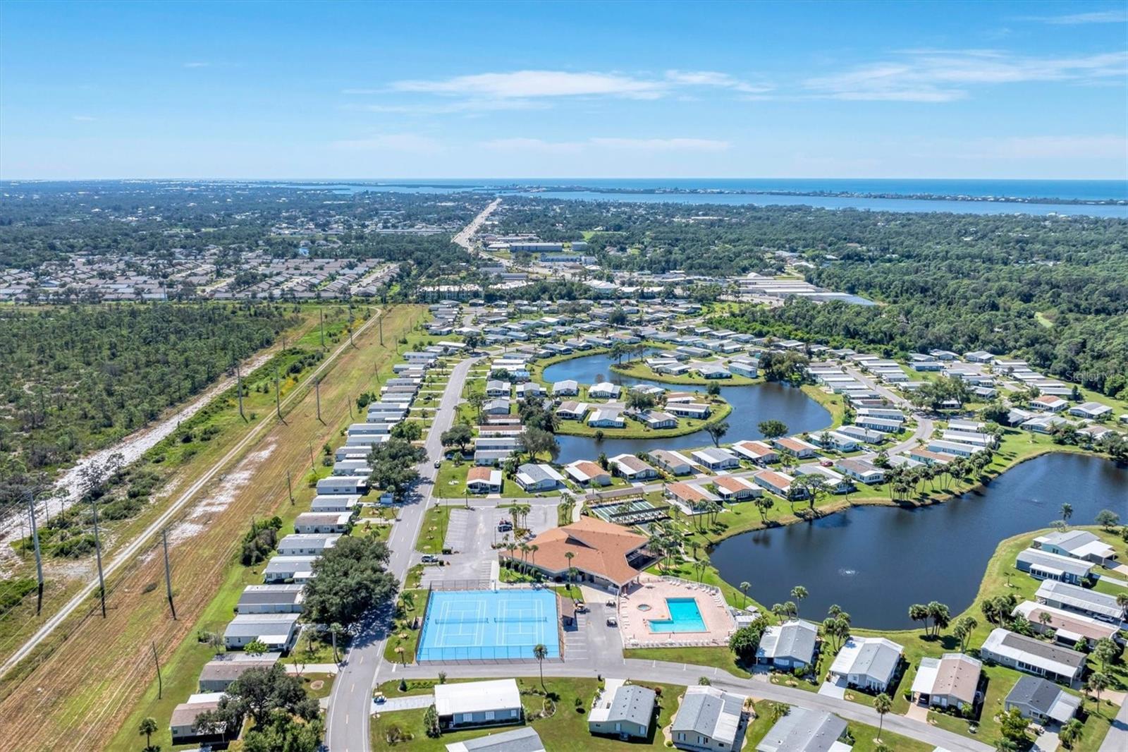 Image 38 of 50 For 735 Summersea Court