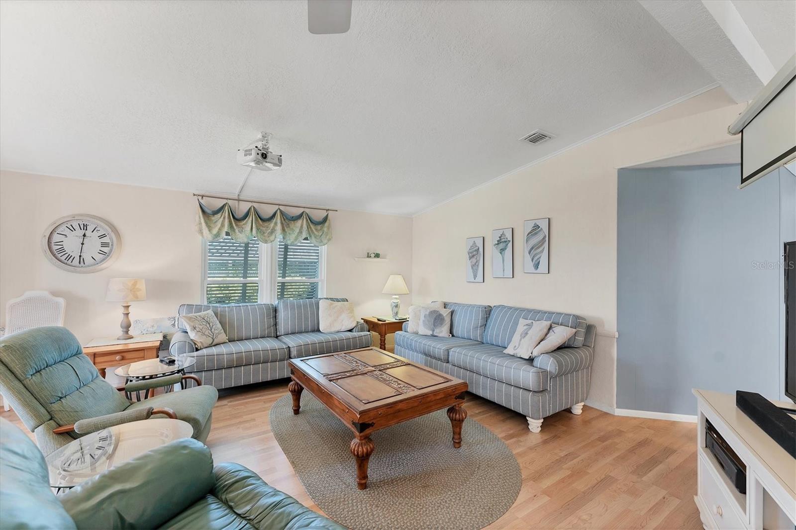 Image 9 of 50 For 735 Summersea Court