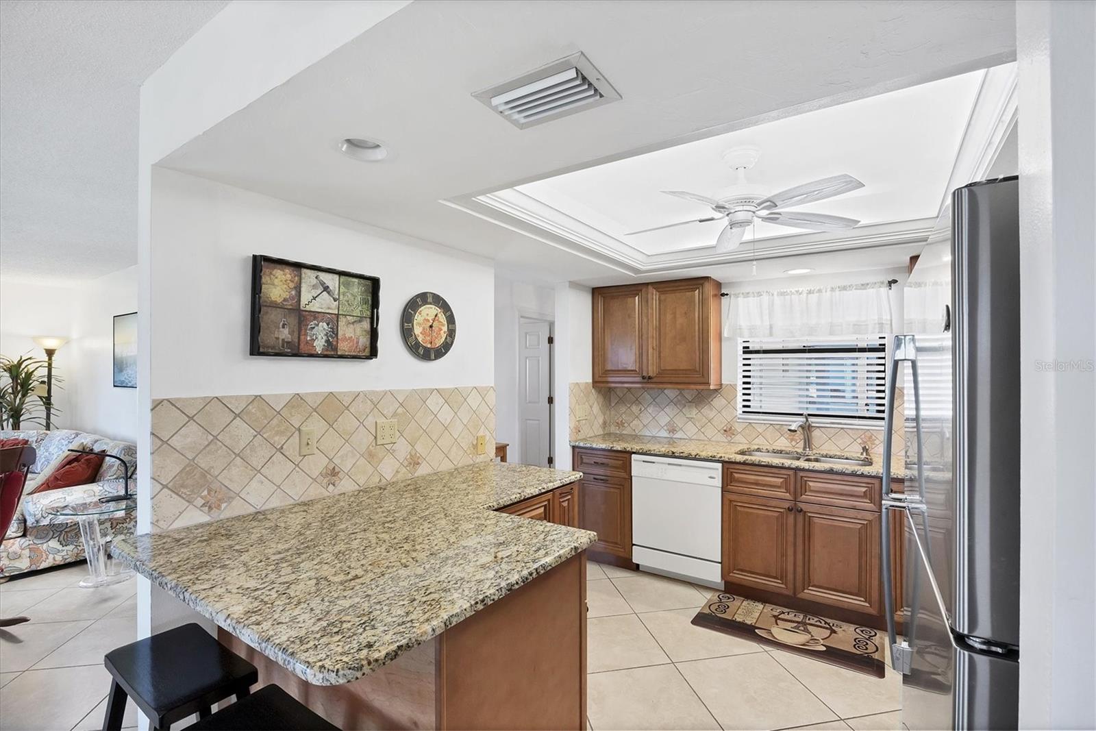 Image 11 of 37 For 1750 Lake Place 1750-b