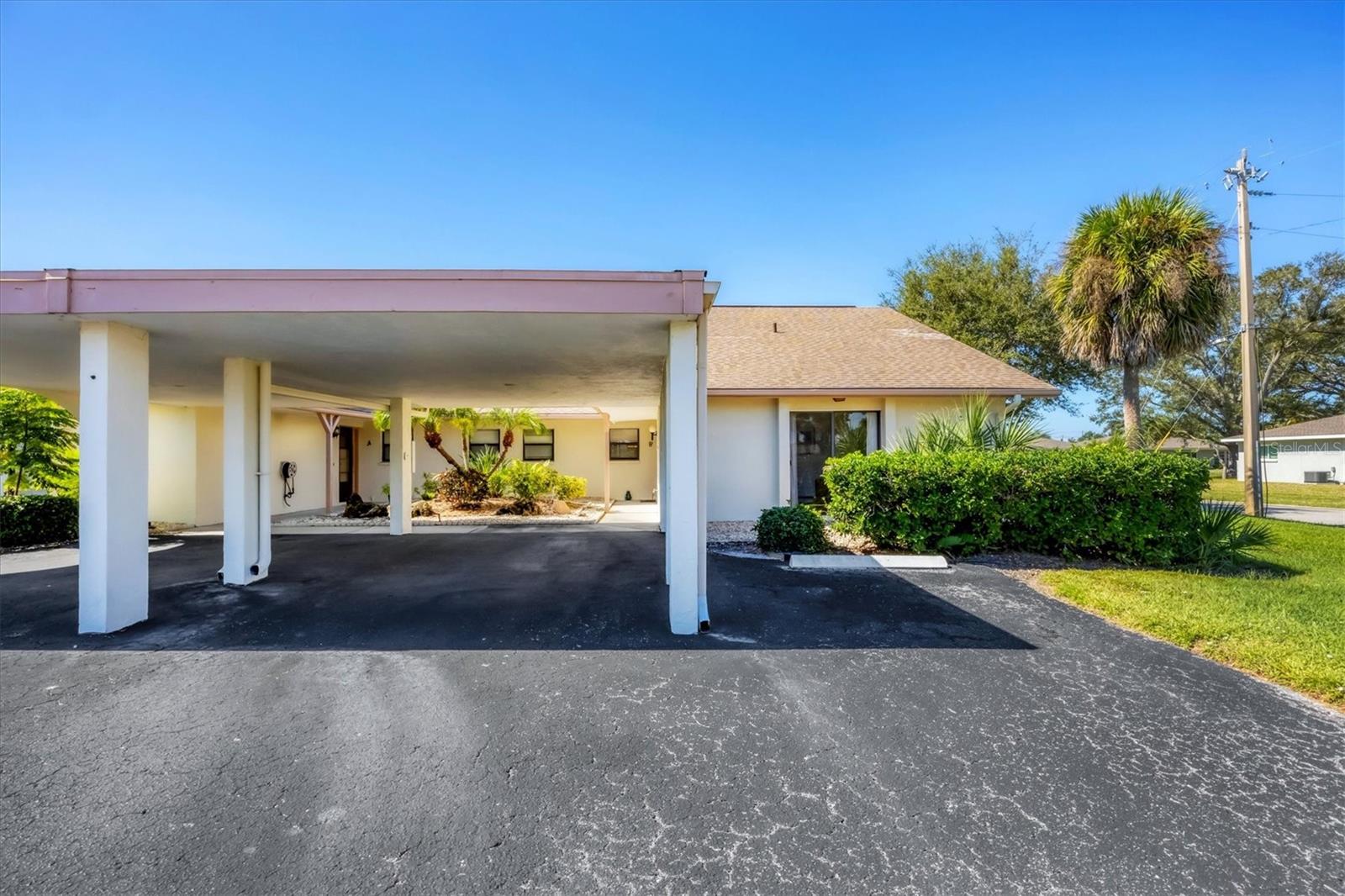 Image 2 of 37 For 1750 Lake Place 1750-b