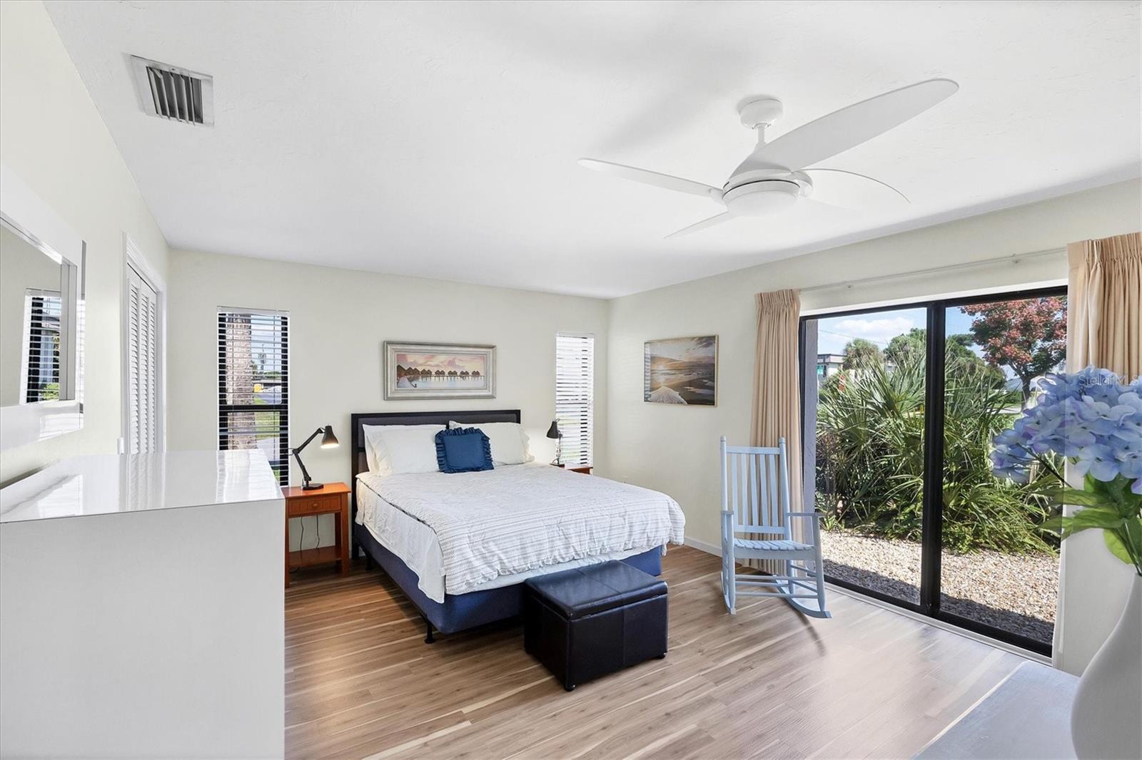 Image 23 of 37 For 1750 Lake Place 1750-b