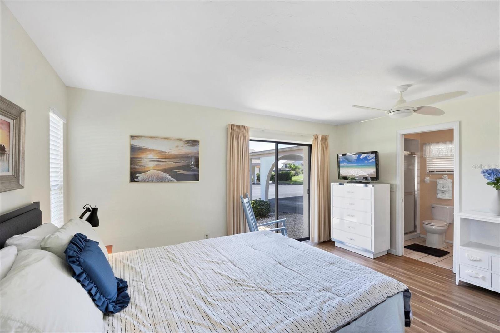 Image 24 of 37 For 1750 Lake Place 1750-b