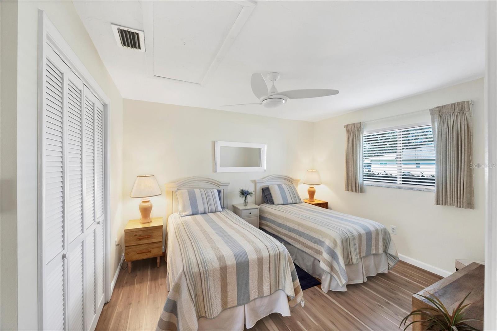 Image 28 of 37 For 1750 Lake Place 1750-b