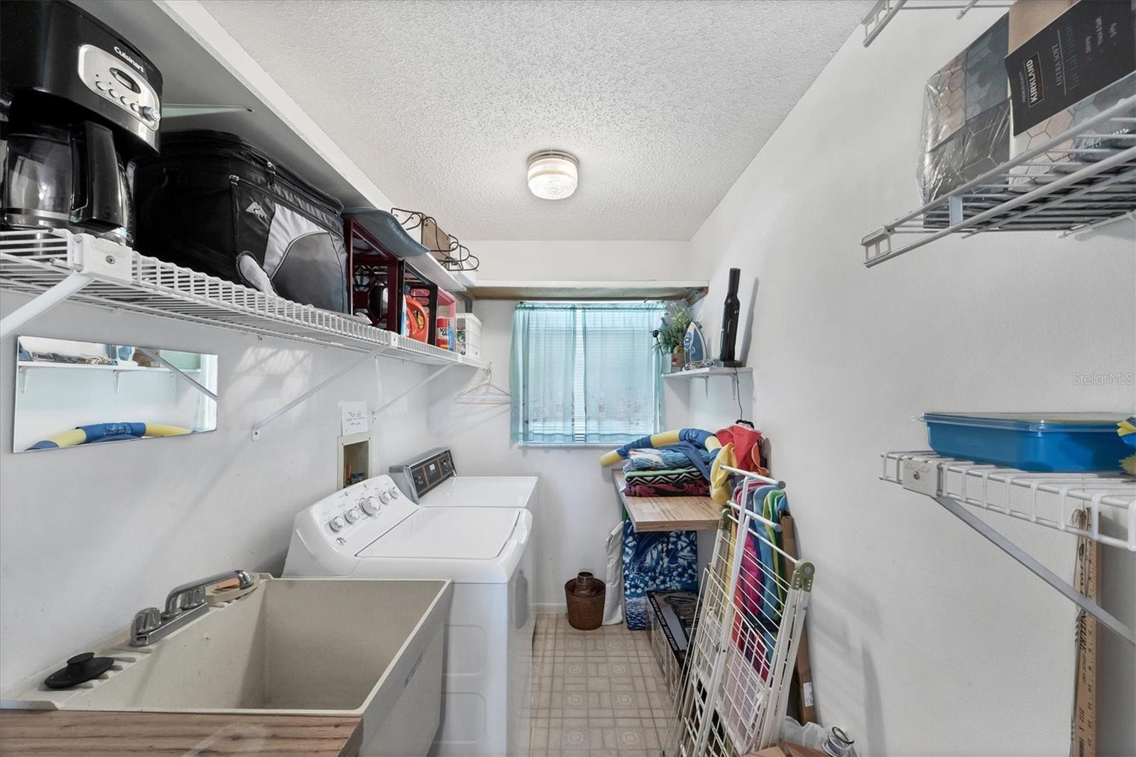 Image 32 of 37 For 1750 Lake Place 1750-b