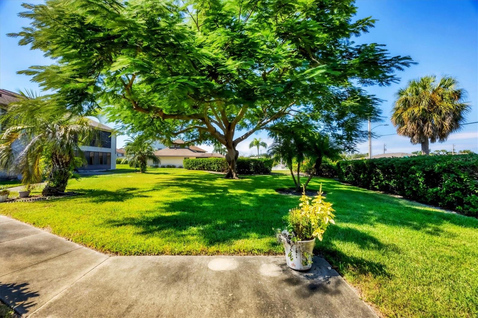 Image 33 of 37 For 1750 Lake Place 1750-b